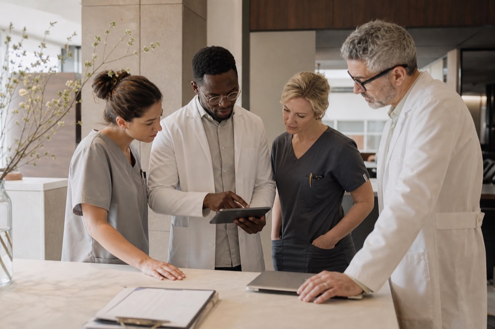 Concept di un team medico in riunione